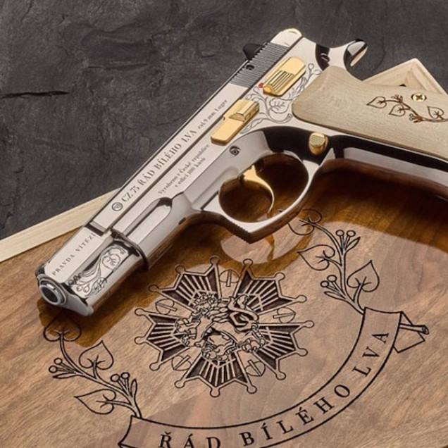 Гравировка на оружии Фото