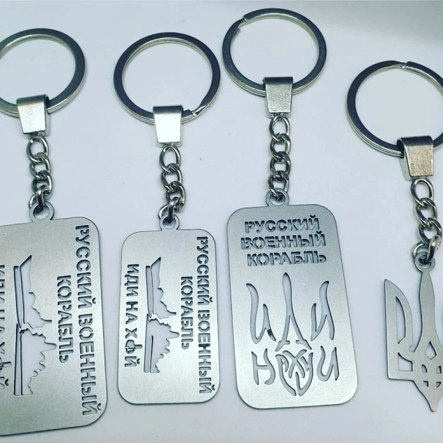 Гравіювання на жетонах Фото