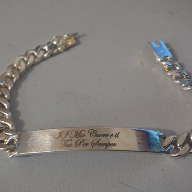 Гравіювання на браслетах Фото